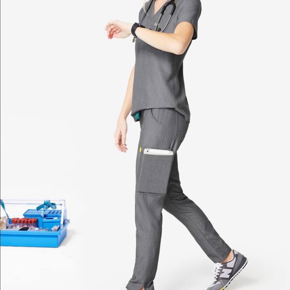 Graphite Figs scrub set
